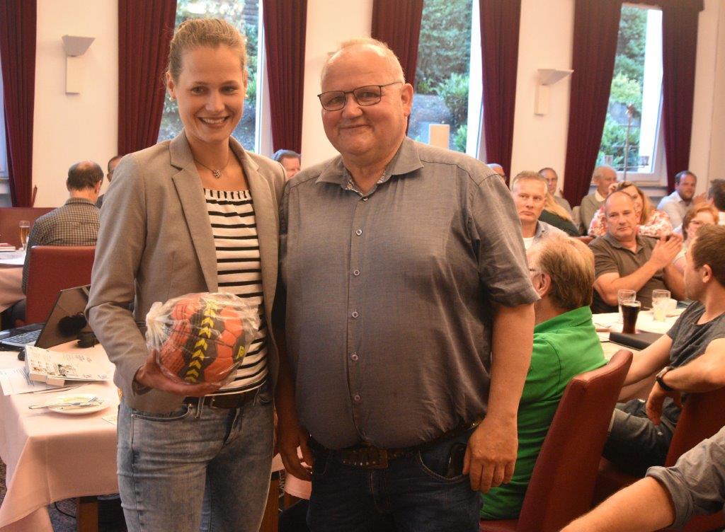 Handballkreis Lennesieg Kreistag Jana Schweisfurth und Klaus Krraß 2018 in Olpe